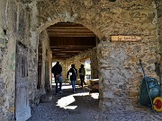 12 Antico porticato al centro della contrada Cantello